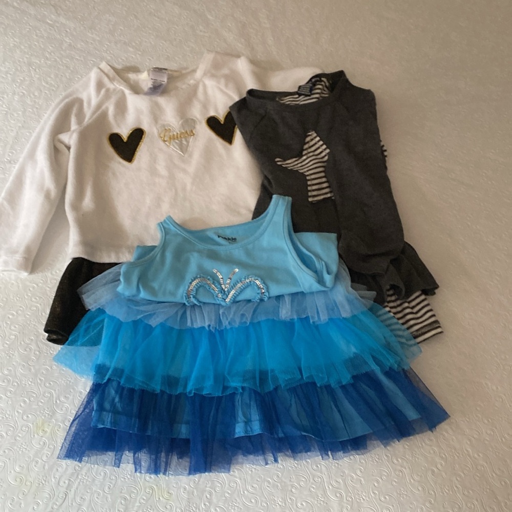 GUESS BUNDLE OF 3 DRESSES  GIRL SIZE 3 .